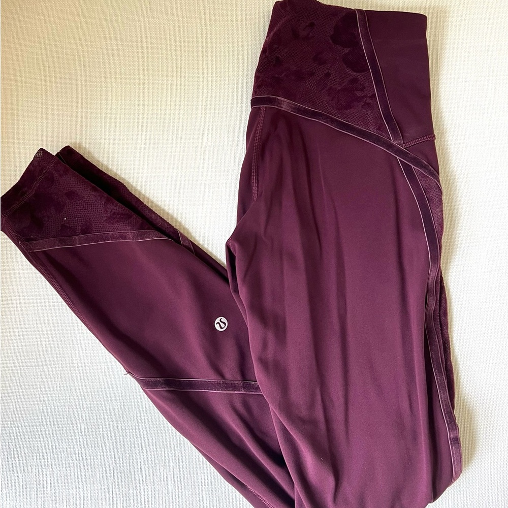 Like new Lululemon yoga pants, size 6